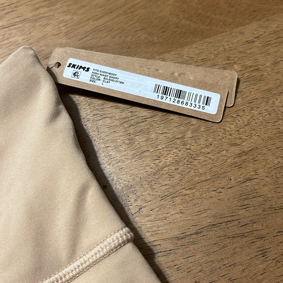 Skims Fits Everybody High Waist short - Picture 3 of 6